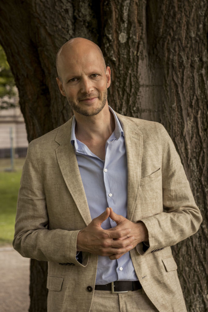 Prof. Dr. Jens Gerrit Papenburg von der Abteilung für Musikwissenschaft/Sound Studies an der Universität Bonn (Bildquelle: https://www.musikwissenschaft.uni-bonn.de/abteilung/team/papenburg/prof.-dr.-jens-gerrit-papenburg-2; Copyright: Universität Bonn)